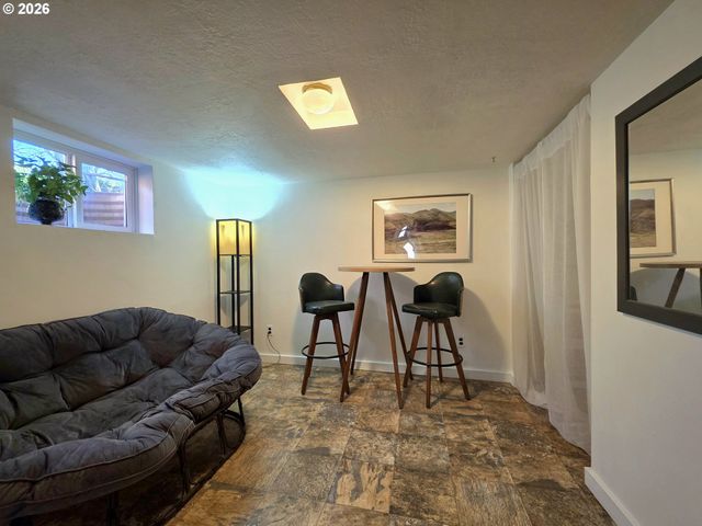 417 Se ROBERTS Ave, Gresham, OR 97080