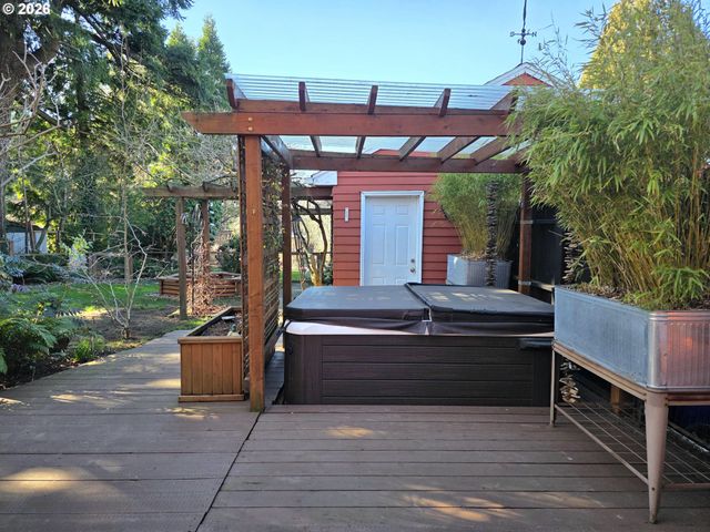 417 Se ROBERTS Ave, Gresham, OR 97080