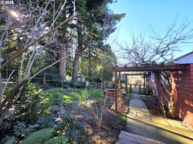 417 Se ROBERTS Ave, Gresham, OR 97080