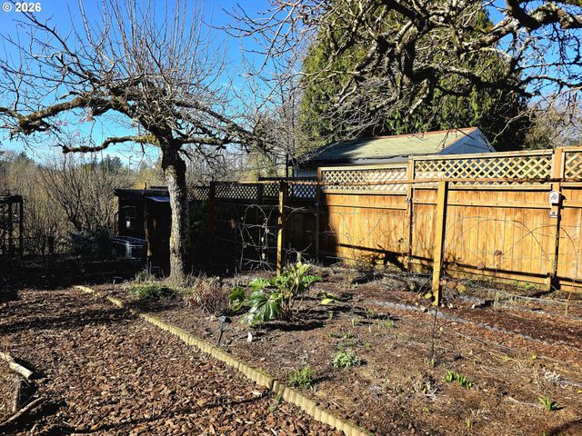 417 Se ROBERTS Ave, Gresham, OR 97080