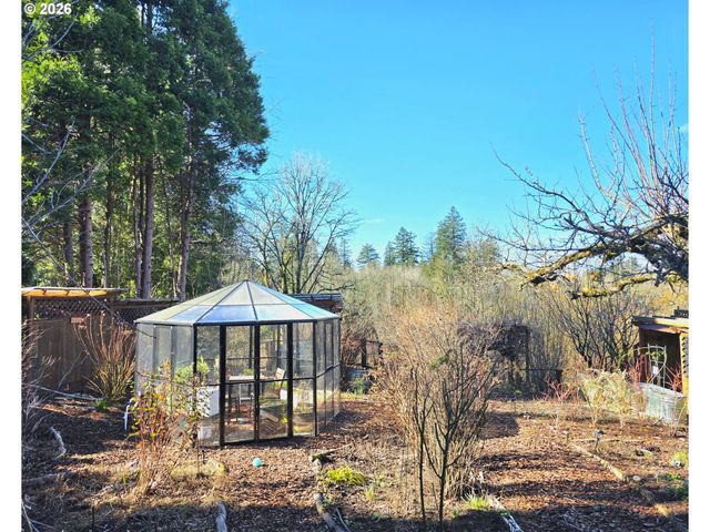 417 Se ROBERTS Ave, Gresham, OR 97080