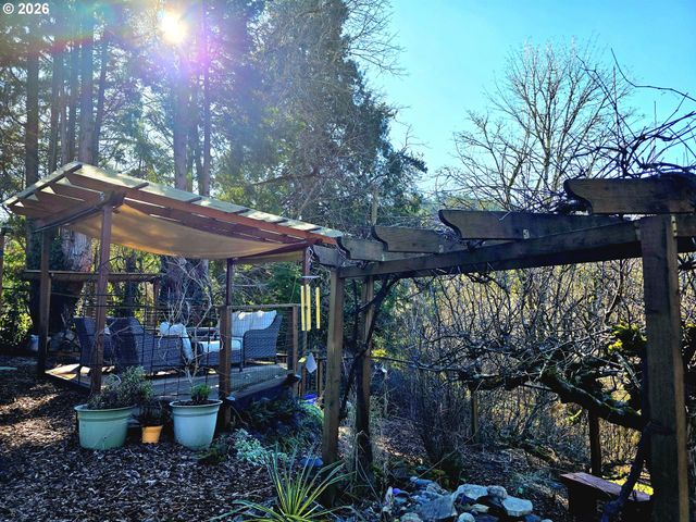 417 Se ROBERTS Ave, Gresham, OR 97080