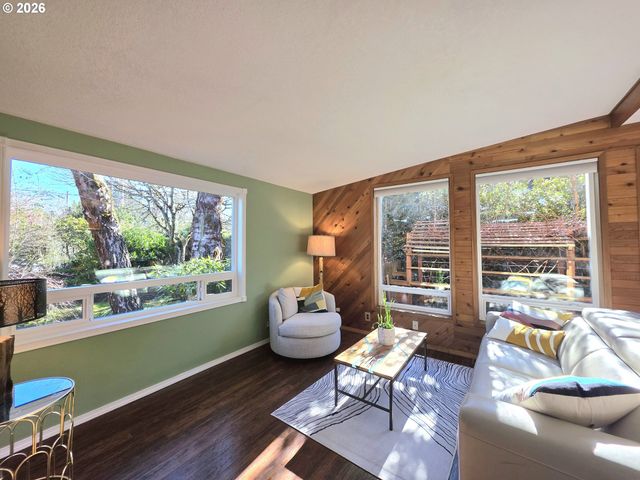 417 Se ROBERTS Ave, Gresham, OR 97080