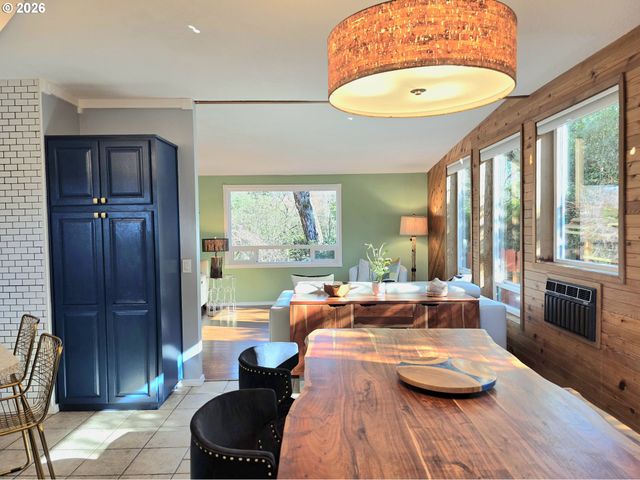 417 Se ROBERTS Ave, Gresham, OR 97080