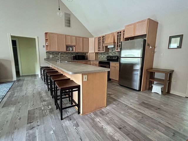 169 Park Ave W, Weymouth, MA 02190
