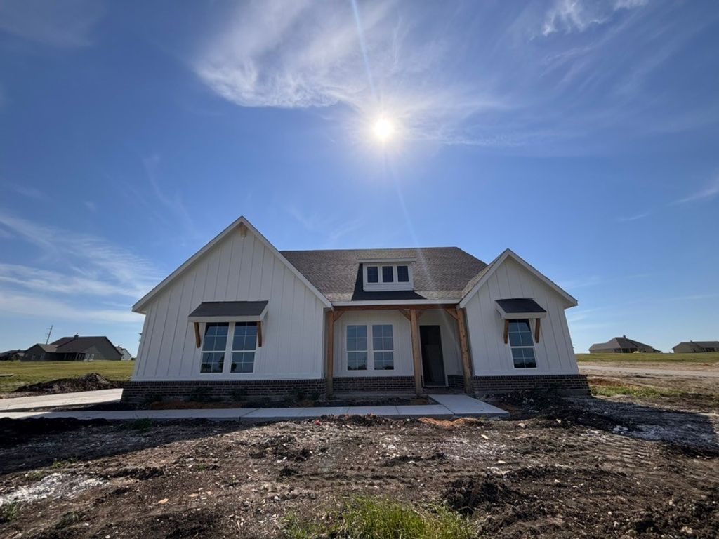 139 Big Sky Road, Decatur, TX 76234