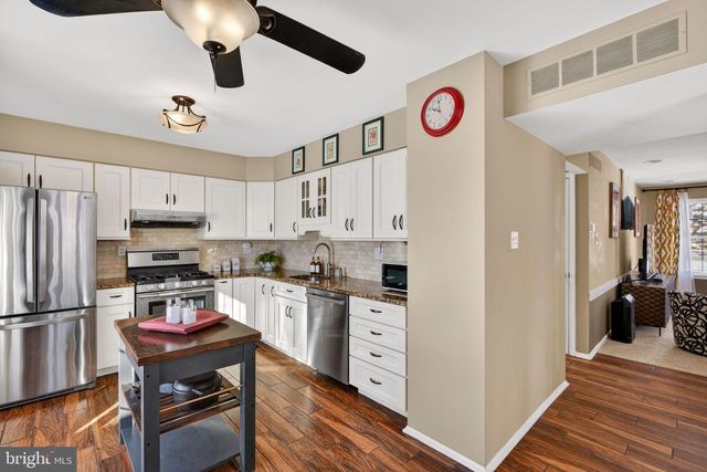 221 STANFORD, Newtown, PA 18940