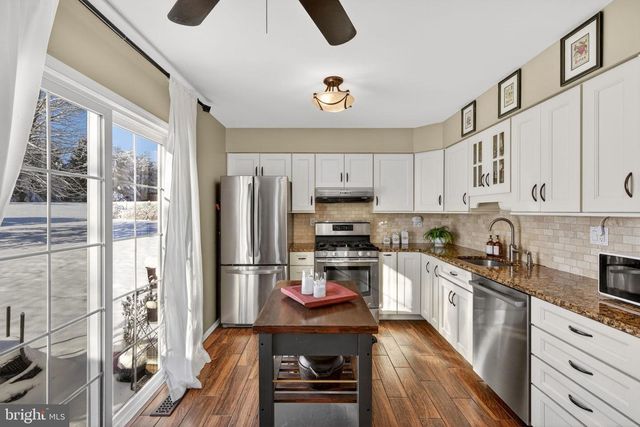 221 STANFORD, Newtown, PA 18940