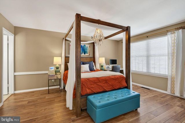 221 STANFORD, Newtown, PA 18940