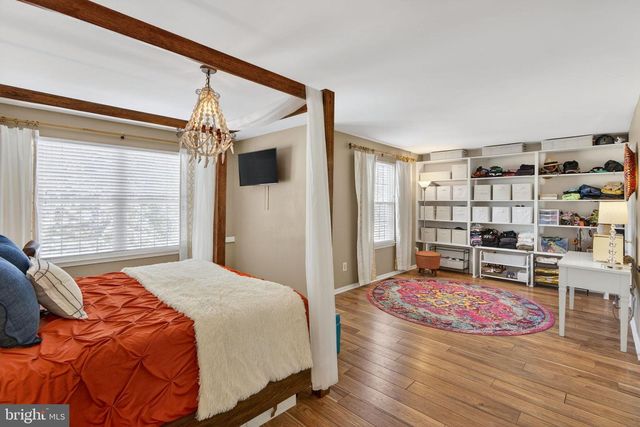 221 STANFORD, Newtown, PA 18940