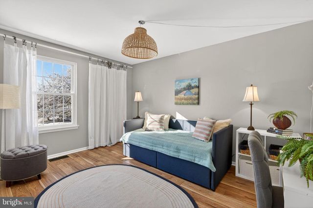 221 STANFORD, Newtown, PA 18940