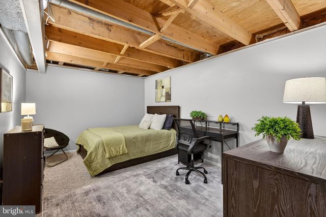 221 STANFORD, Newtown, PA 18940