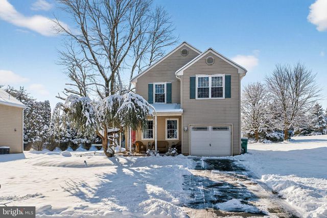 221 STANFORD, Newtown, PA 18940