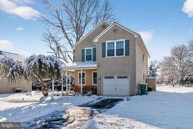 221 STANFORD, Newtown, PA 18940