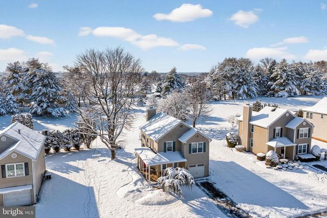 221 STANFORD, Newtown, PA 18940