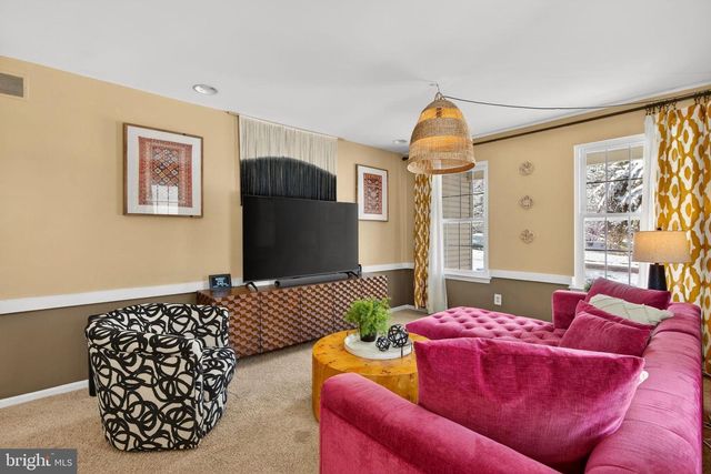 221 STANFORD, Newtown, PA 18940