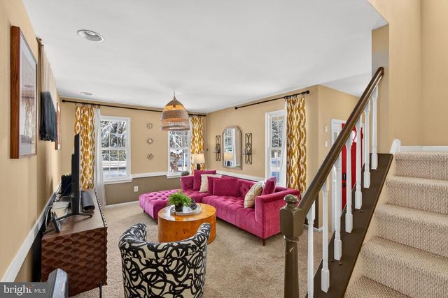 221 STANFORD, Newtown, PA 18940