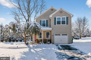 221 STANFORD, Newtown, PA 18940