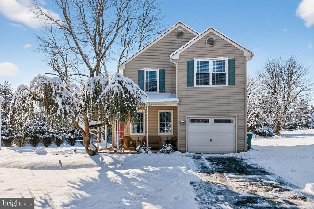 221 STANFORD, Newtown, PA 18940