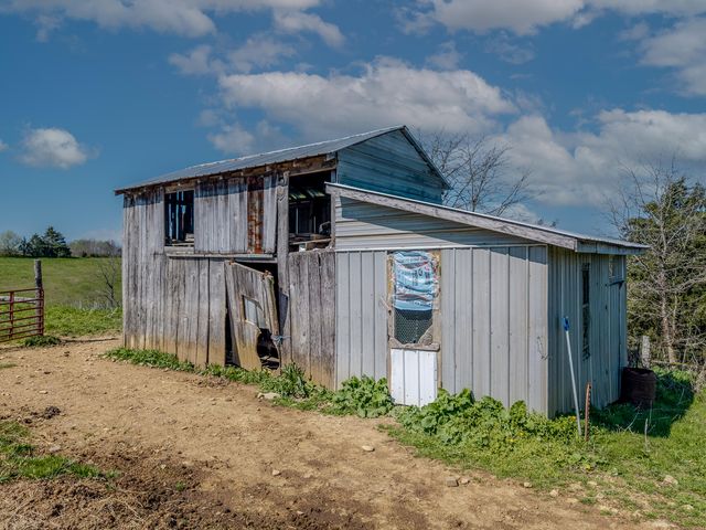 608 Saunders Lane, Hillsboro, KY 41049