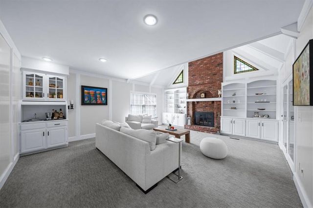 4300 W 125th Terrace, Leawood, KS 66209