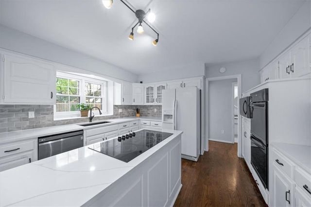 4300 W 125th Terrace, Leawood, KS 66209