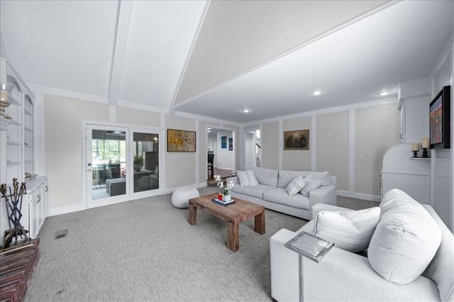 4300 W 125th Terrace, Leawood, KS 66209