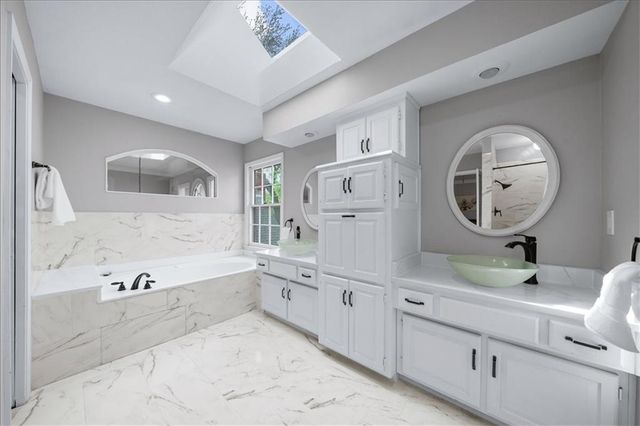 4300 W 125th Terrace, Leawood, KS 66209