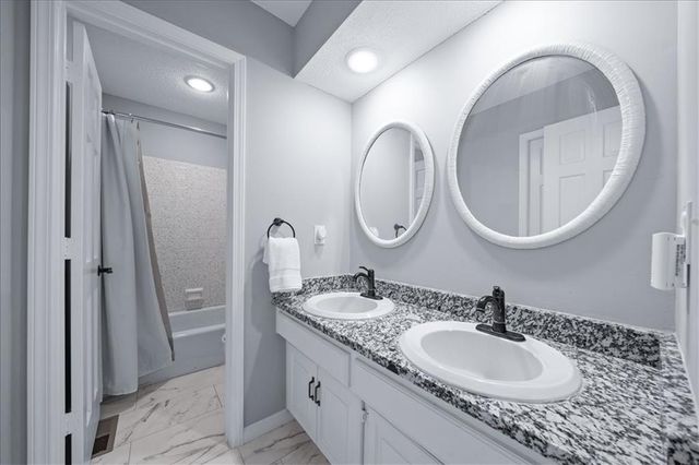 4300 W 125th Terrace, Leawood, KS 66209