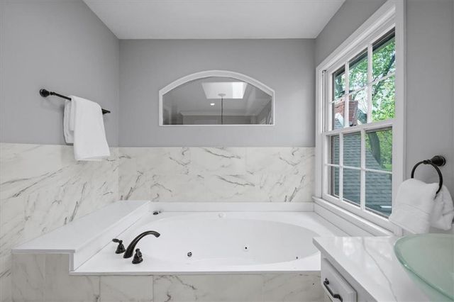 4300 W 125th Terrace, Leawood, KS 66209