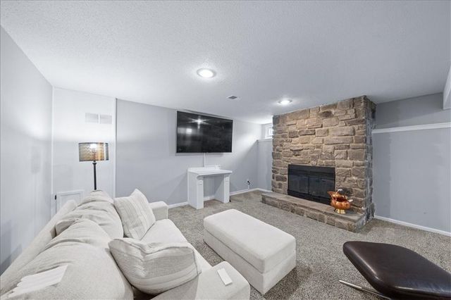 4300 W 125th Terrace, Leawood, KS 66209