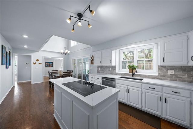 4300 W 125th Terrace, Leawood, KS 66209