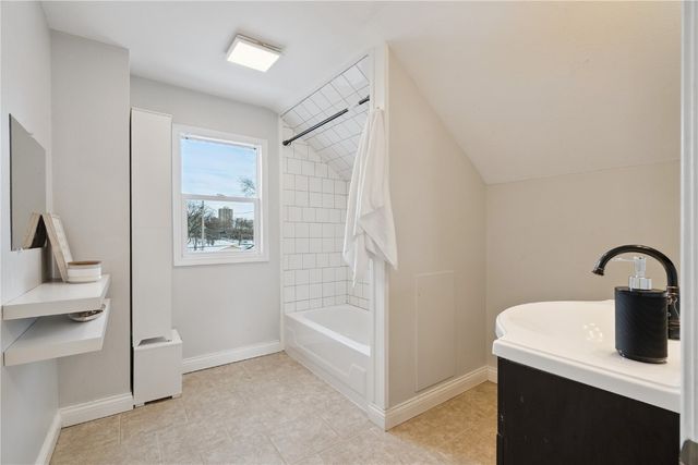 319 5th NW, Cedar Rapids, IA 52405