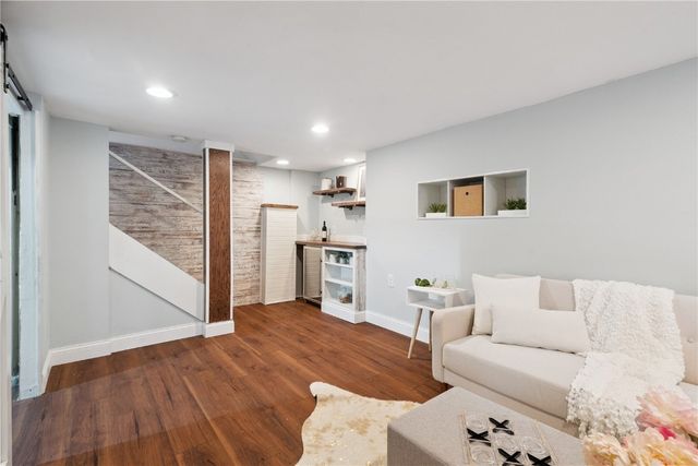 319 5th NW, Cedar Rapids, IA 52405