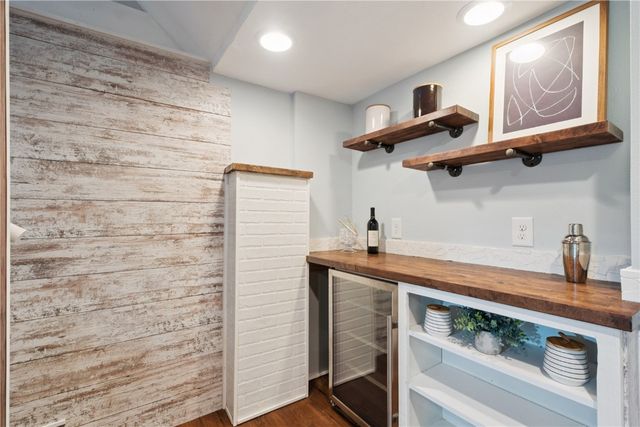 319 5th NW, Cedar Rapids, IA 52405