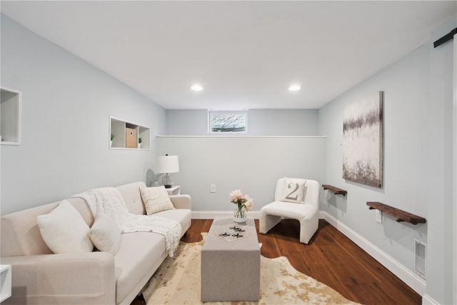 319 5th NW, Cedar Rapids, IA 52405