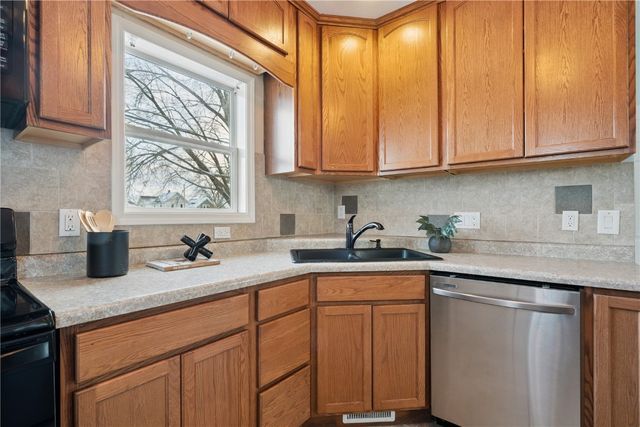 319 5th NW, Cedar Rapids, IA 52405