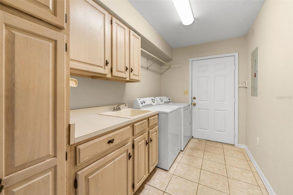 Image 31 of property listing at 3208 SW 62ND LANE, Gainesville, FL 32608
