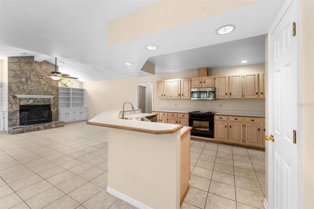 Image 10 of property listing at 3208 SW 62ND LANE, Gainesville, FL 32608