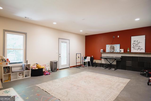 1040 Hillary Lane, Lawrenceville, GA 30043