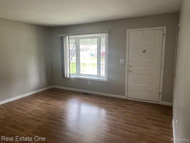 1092 Arthur Drive, Troy, MI 48083