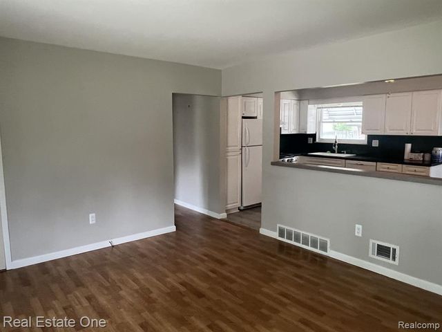 1092 Arthur Drive, Troy, MI 48083