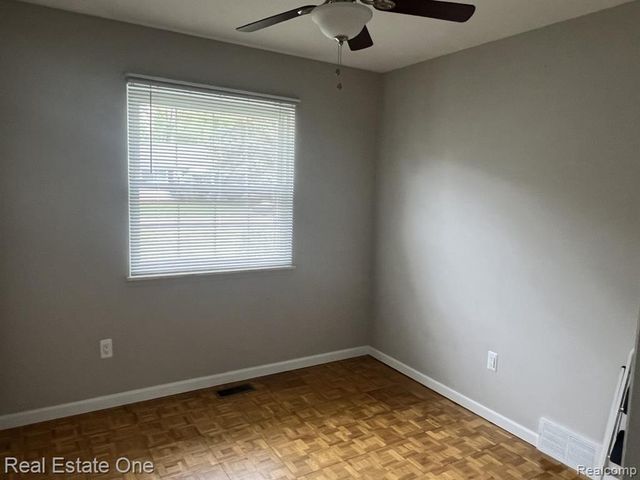 1092 Arthur Drive, Troy, MI 48083