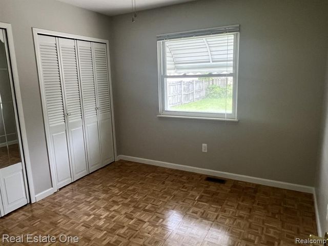 1092 Arthur Drive, Troy, MI 48083