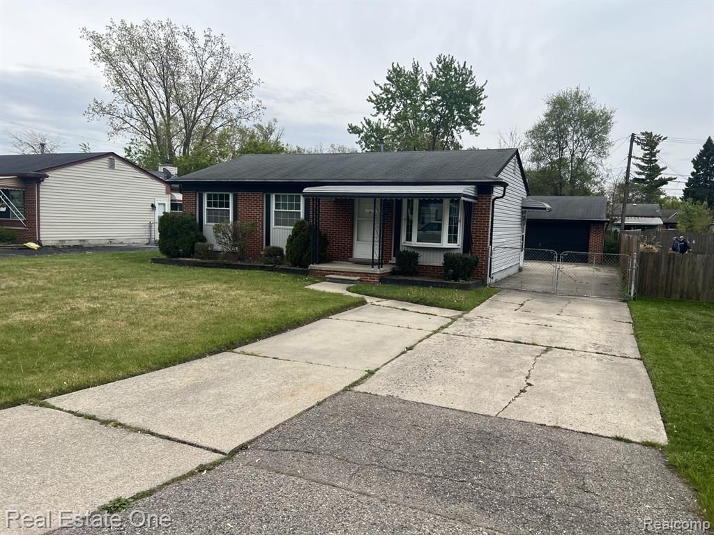 1092 Arthur Drive, Troy, MI 48083