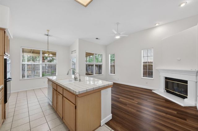 8679 N Whitney Avenue, Fresno, CA 93720