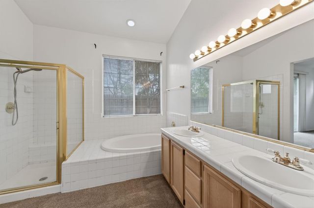 8679 N Whitney Avenue, Fresno, CA 93720