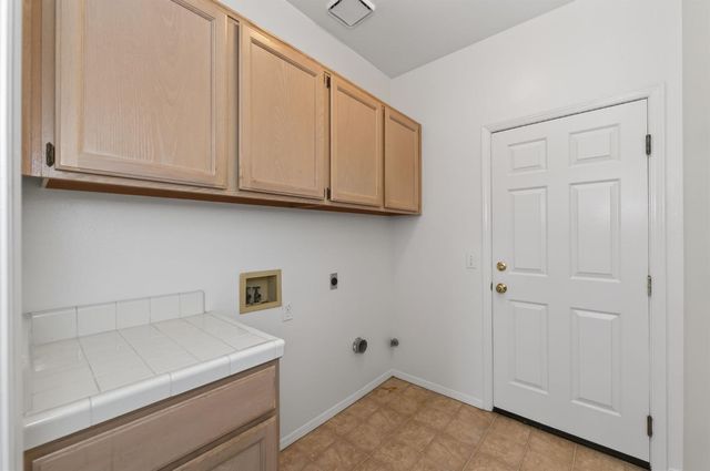 8679 N Whitney Avenue, Fresno, CA 93720