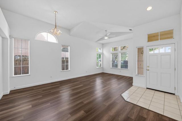 8679 N Whitney Avenue, Fresno, CA 93720