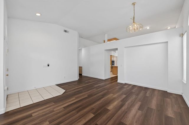 8679 N Whitney Avenue, Fresno, CA 93720